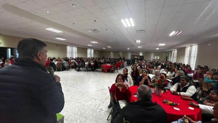 Celebran priistas posada navideña