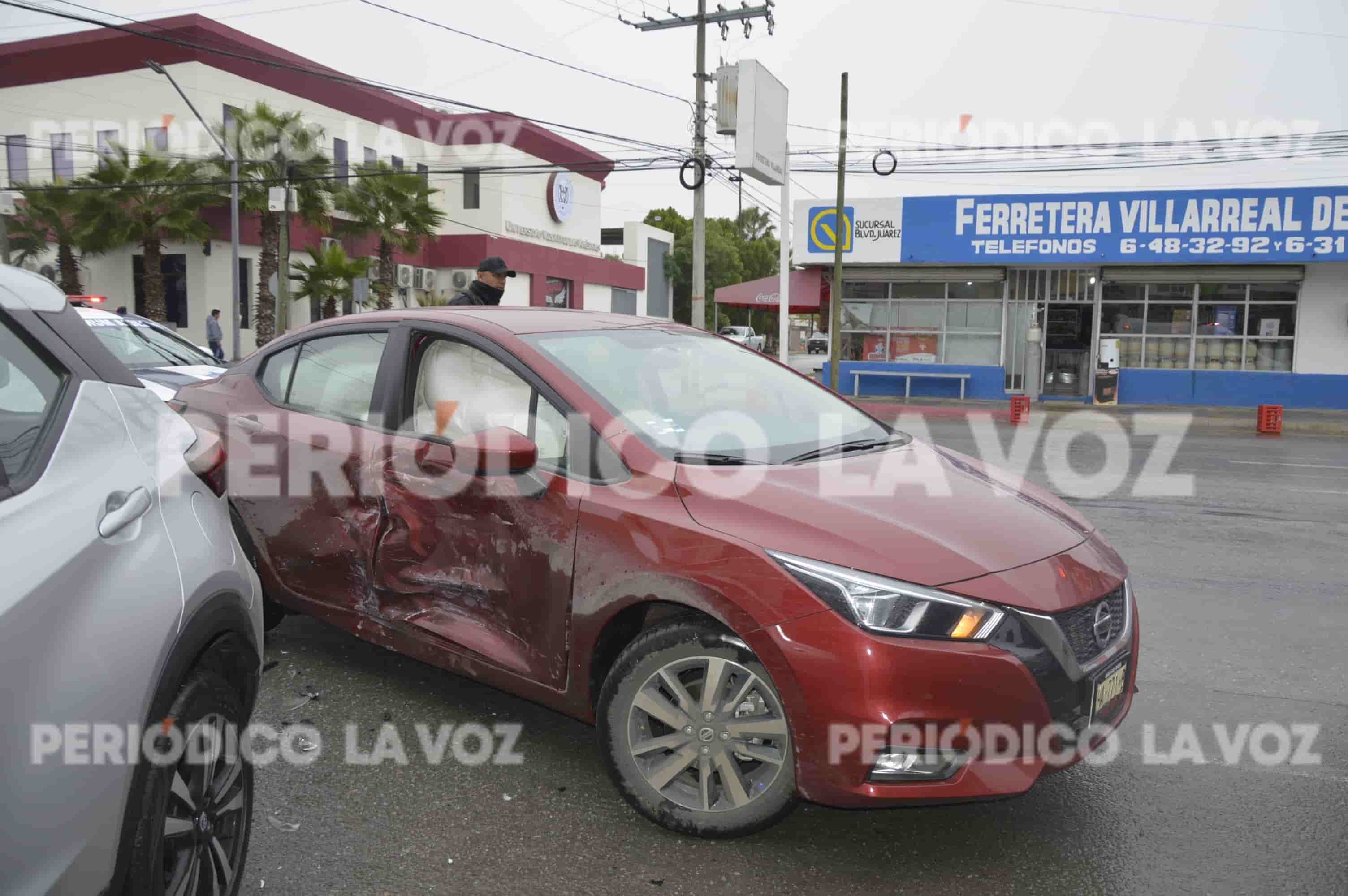 Choca auto y lo proyecta Contra camioneta en el Juárez