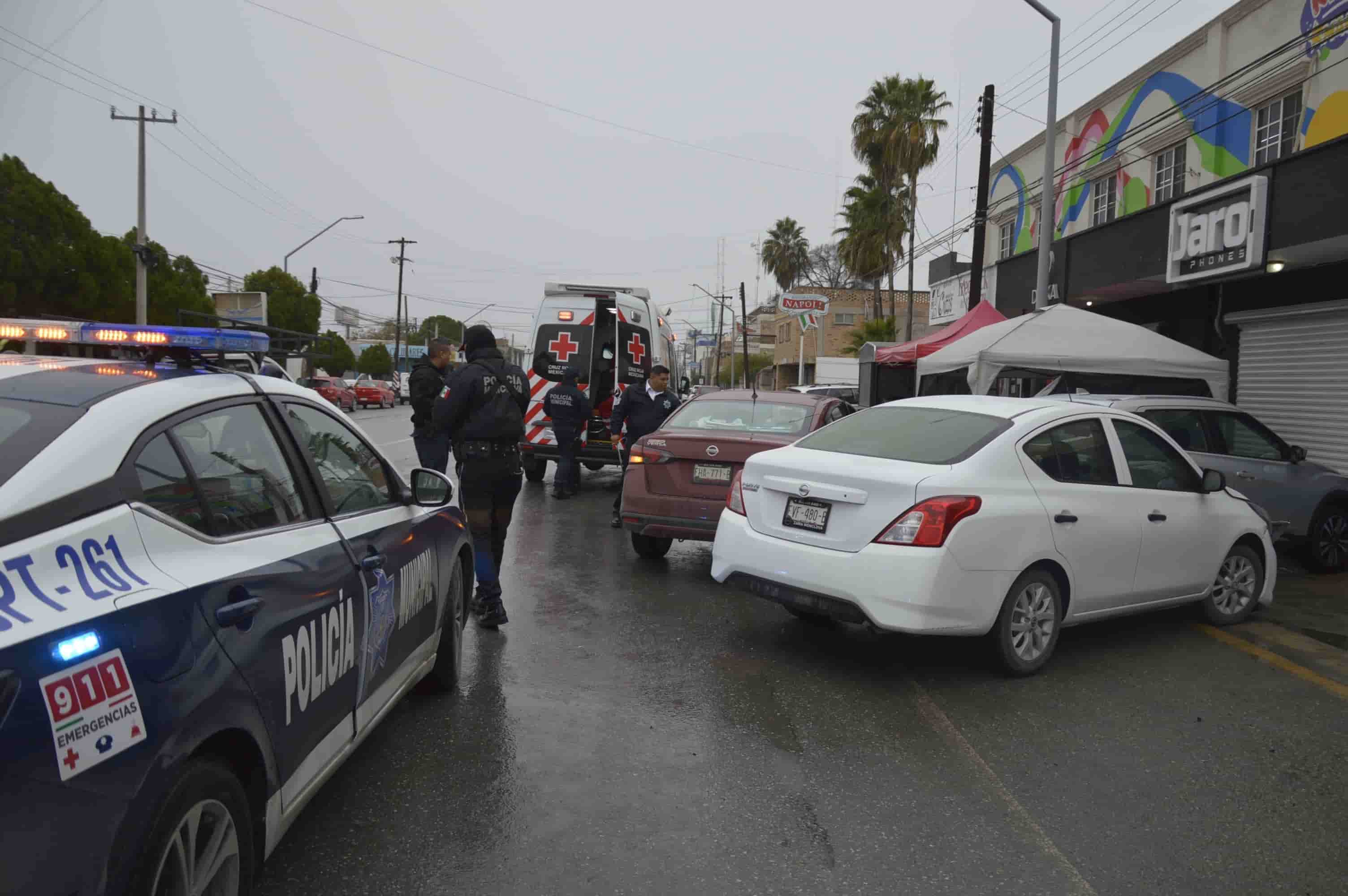 Choca auto y lo proyecta Contra camioneta en el Juárez