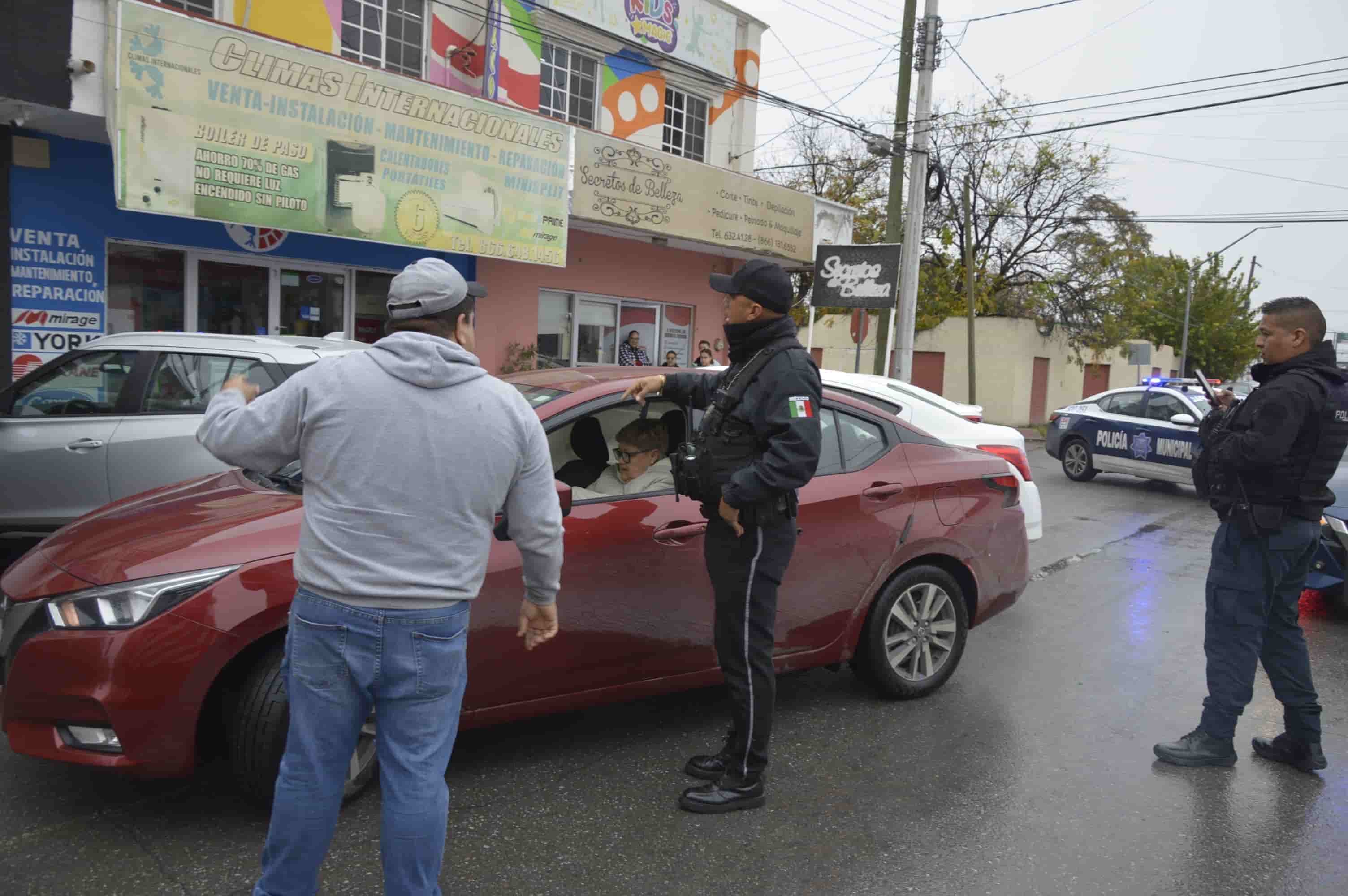 Choca auto y lo proyecta Contra camioneta en el Juárez