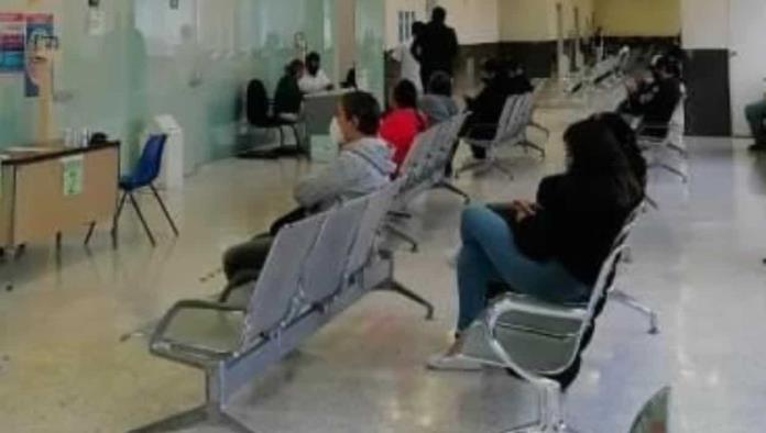 Fallece hombre mayor sentado en la sala de espera un IMSS de Colima