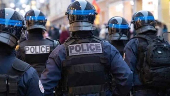 Francia: Niña amenaza a su maestra de inglés con un cuchillo en plena clase