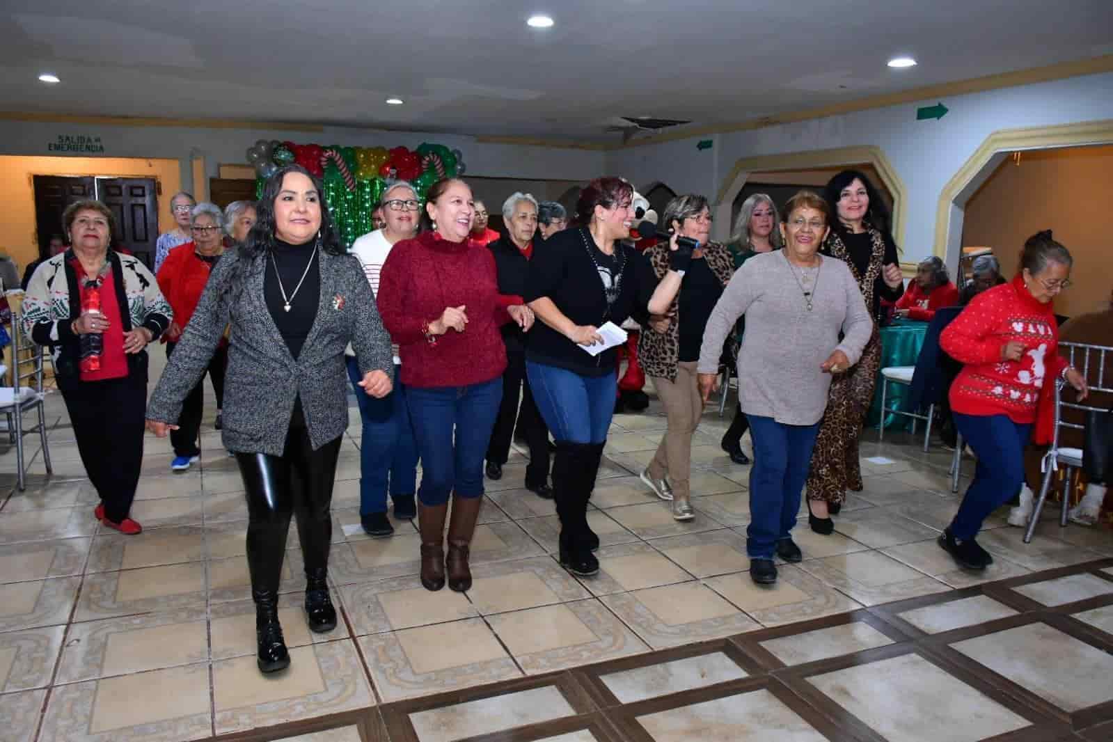 Festejan adultos mayores del DIF Nava posada navideña