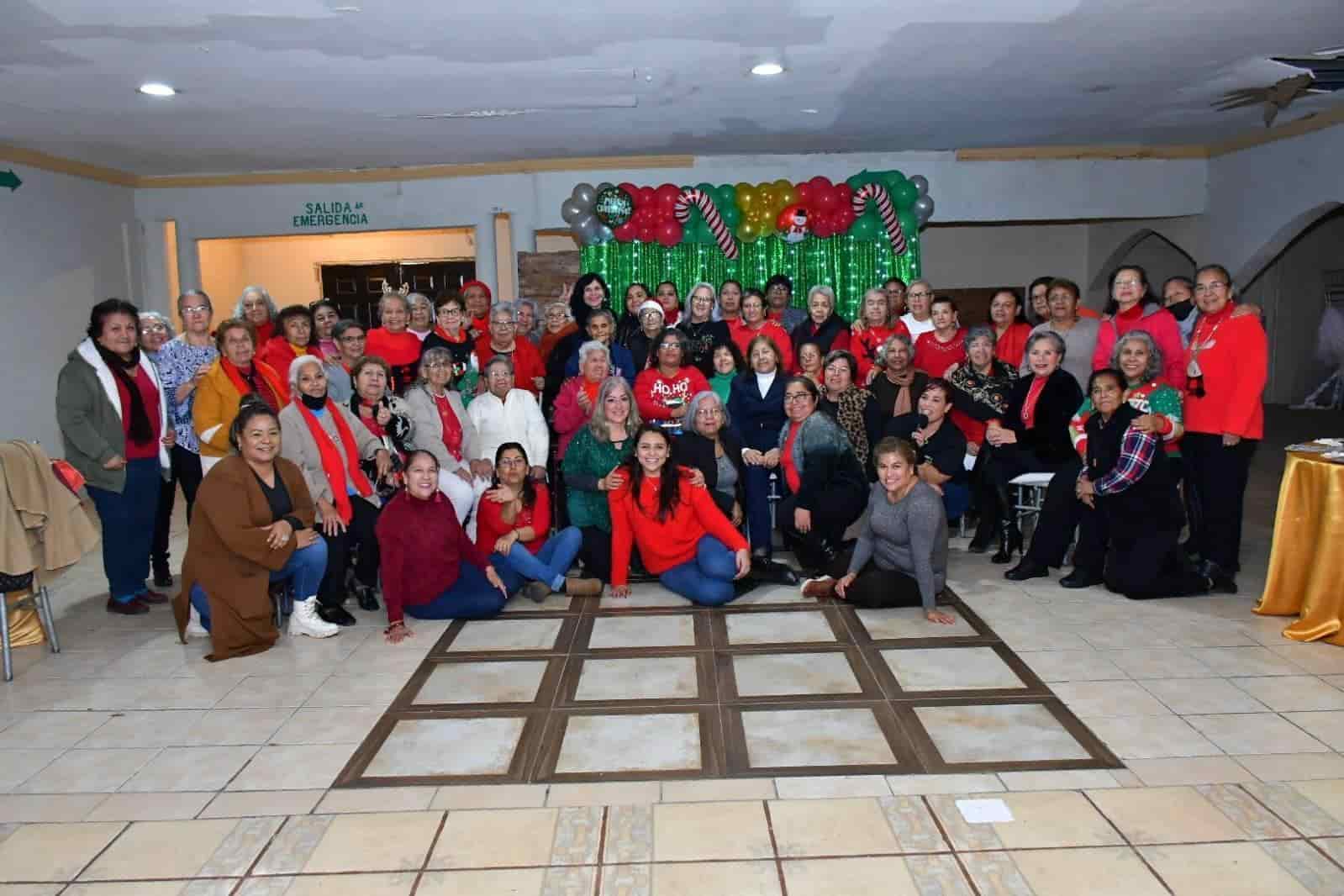 Festejan adultos mayores del DIF Nava posada navideña