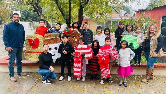 Dona DIF de la delegación Carranza piñatas a planteles educativos en Nava