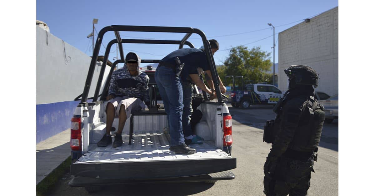 Detienen en Colinas a cuatro drogadictos