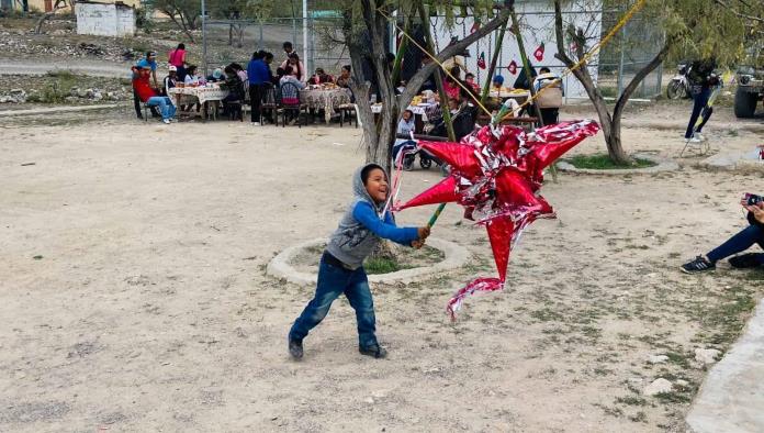 Beto Villarreal festeja con familias del campo