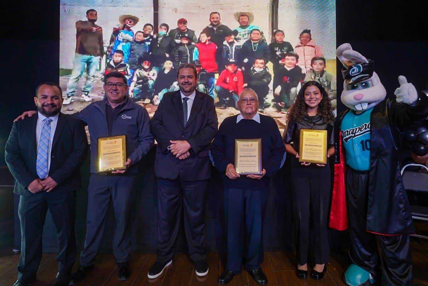 El Gobierno Municipal de Ramos Arizpe premió a lo más destacado de la Liga Municipal de Béisbol “Pumas”.