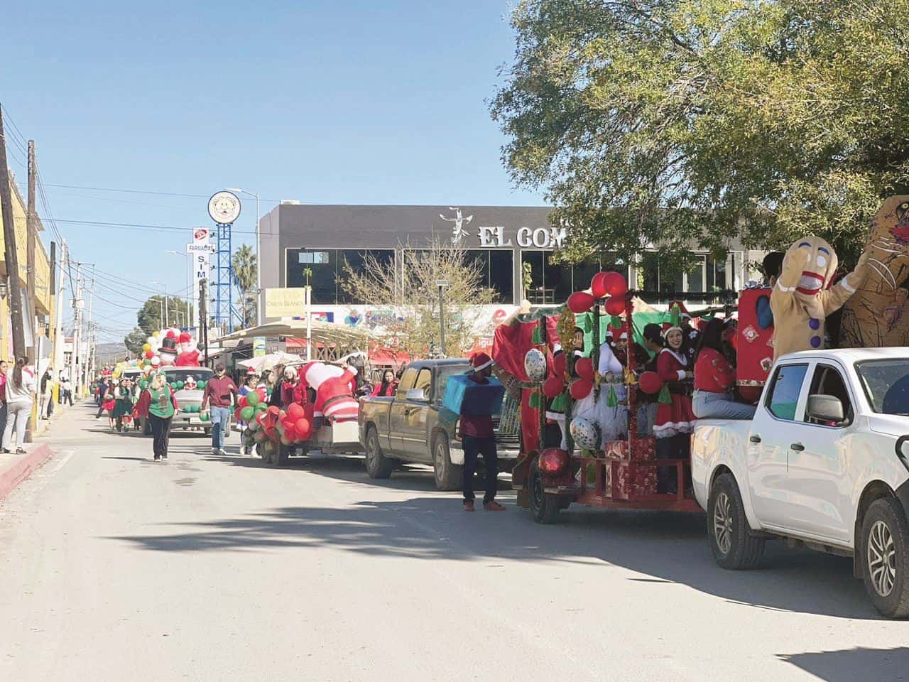 Estudiantes de CEUC animan calles de San Buena