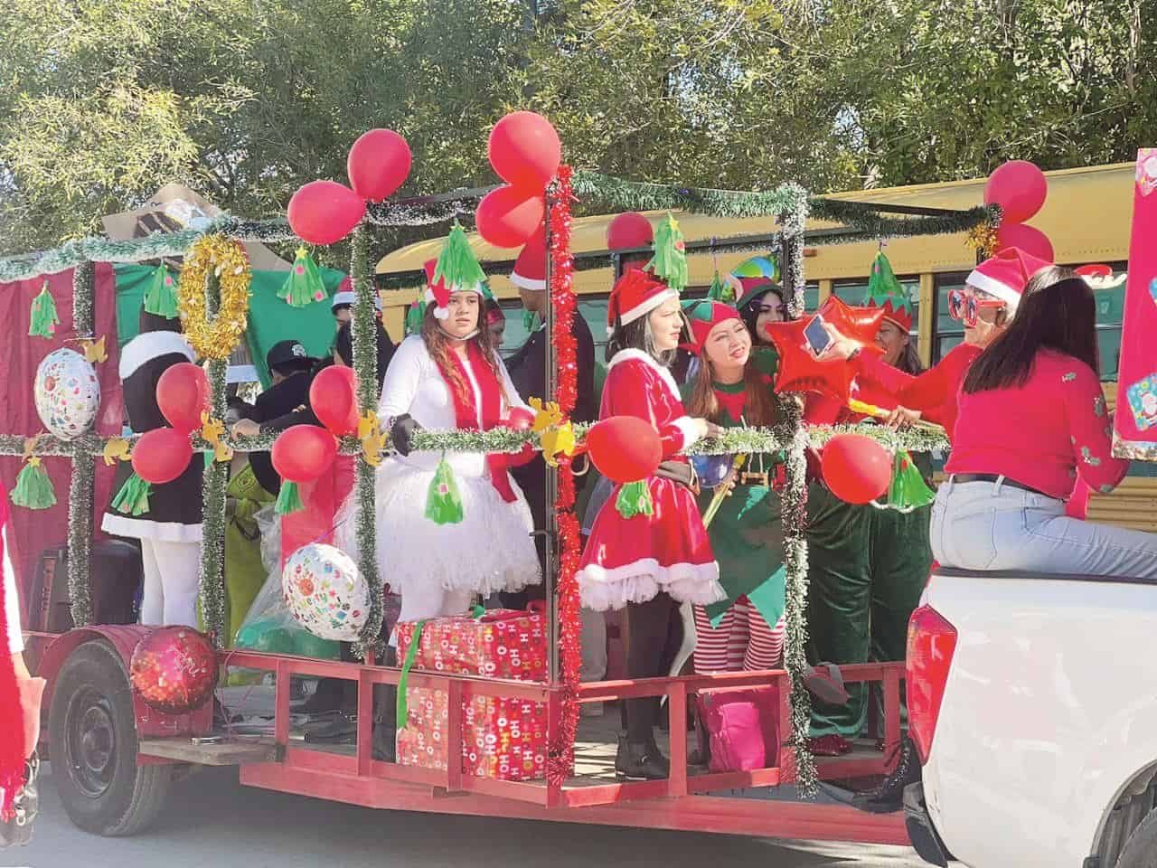 Estudiantes de CEUC animan calles de San Buena