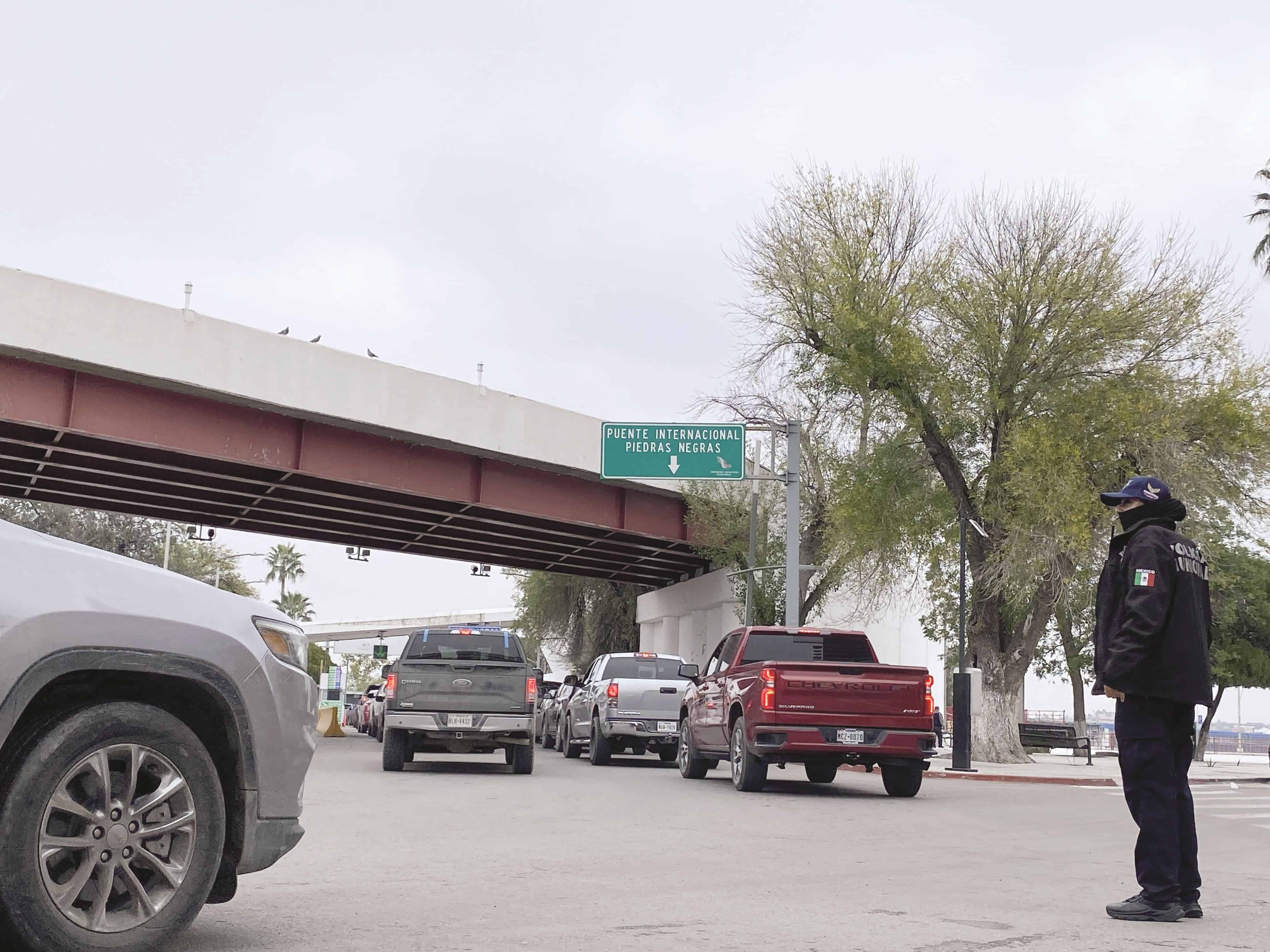 ‘Tumban’ migrantes apertura de puente