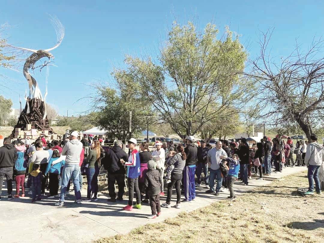 Regalan juguetes a hijos de obreros