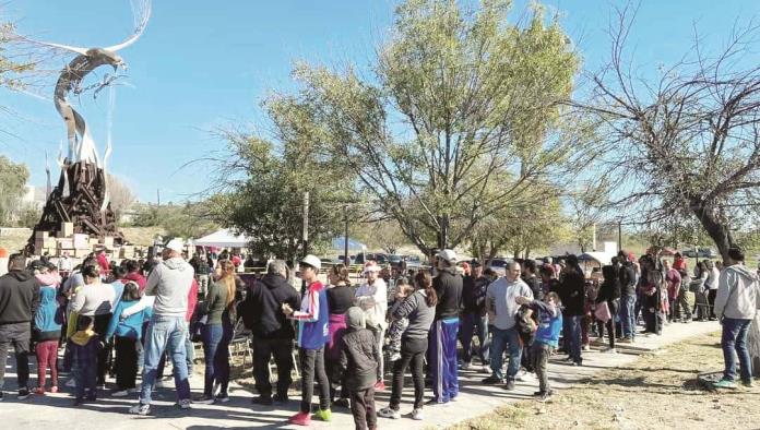 Regalan juguetes a hijos de obreros