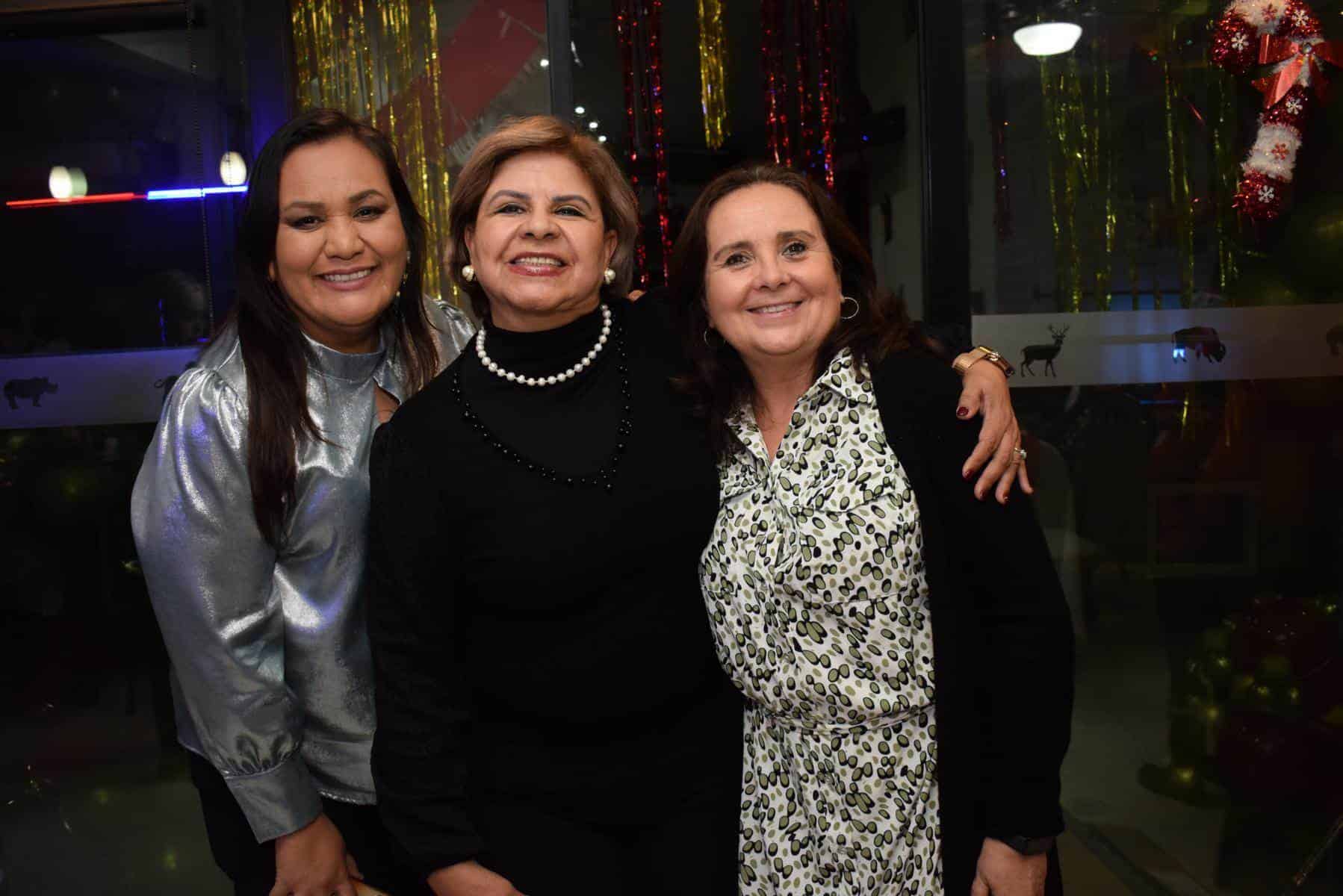 Realizan posada mujeres profesionistas