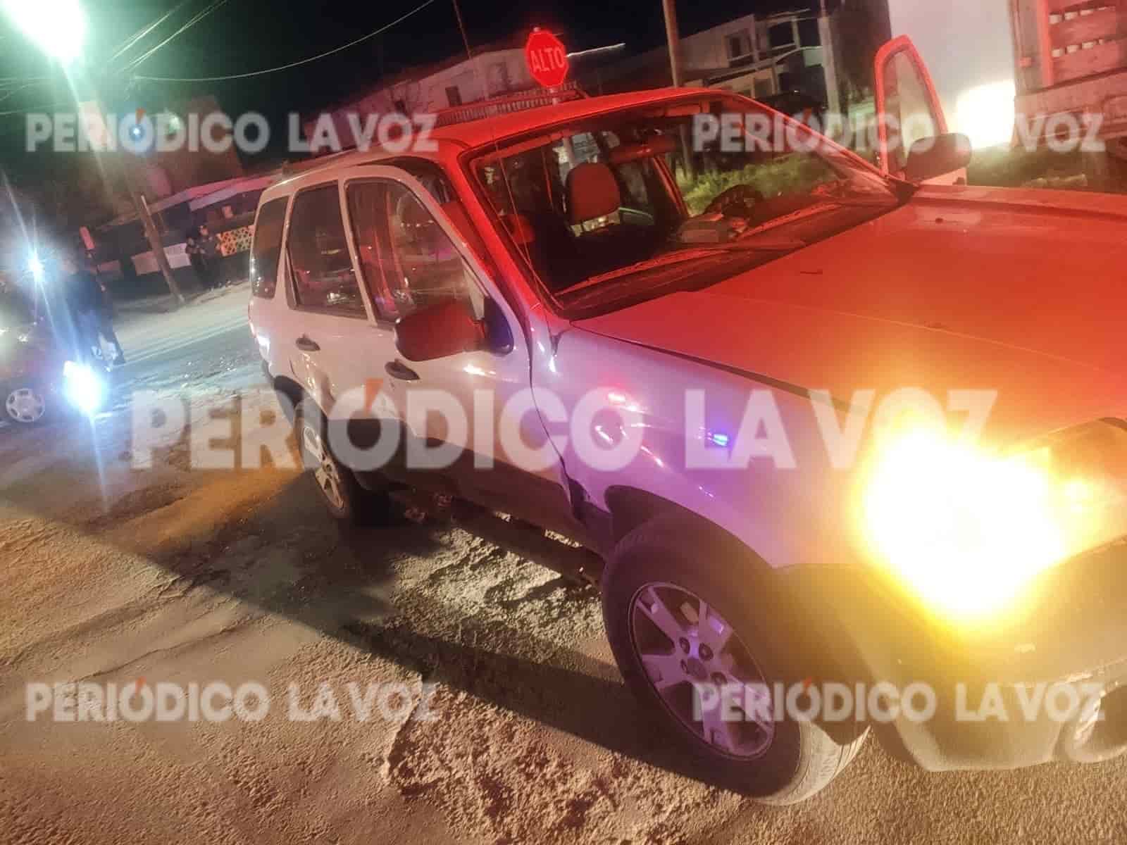 Lesiona a dos en accidente