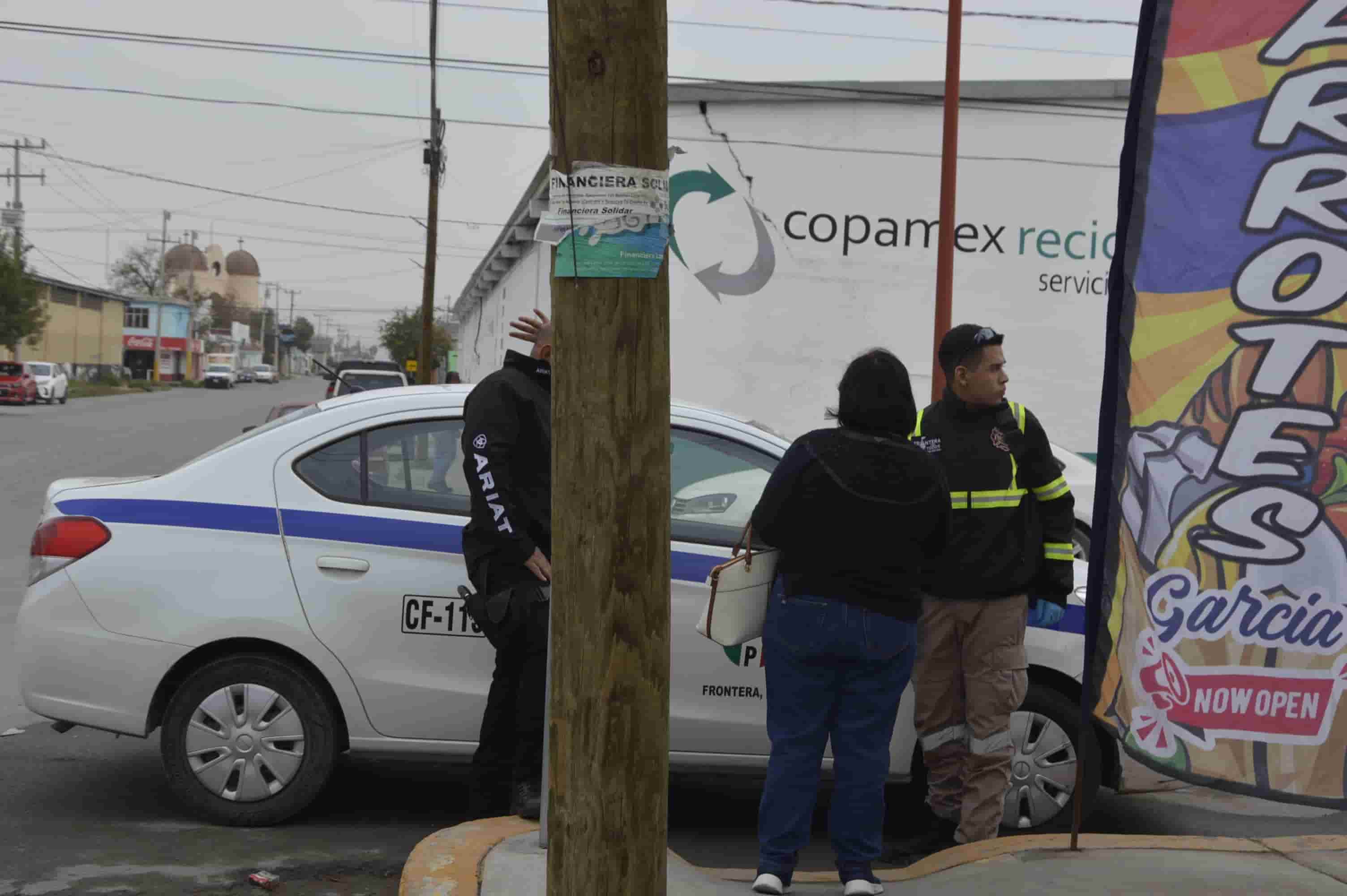 Choca conductora con taxista en peligroso cruce de Frontera