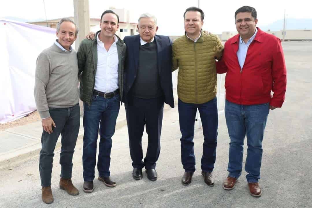 Con AMLO, trabajo en equipo: Manolo