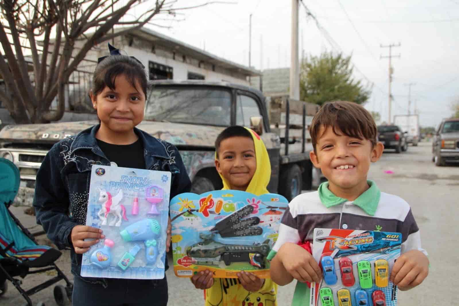 Lleva comerciante alegría a menores