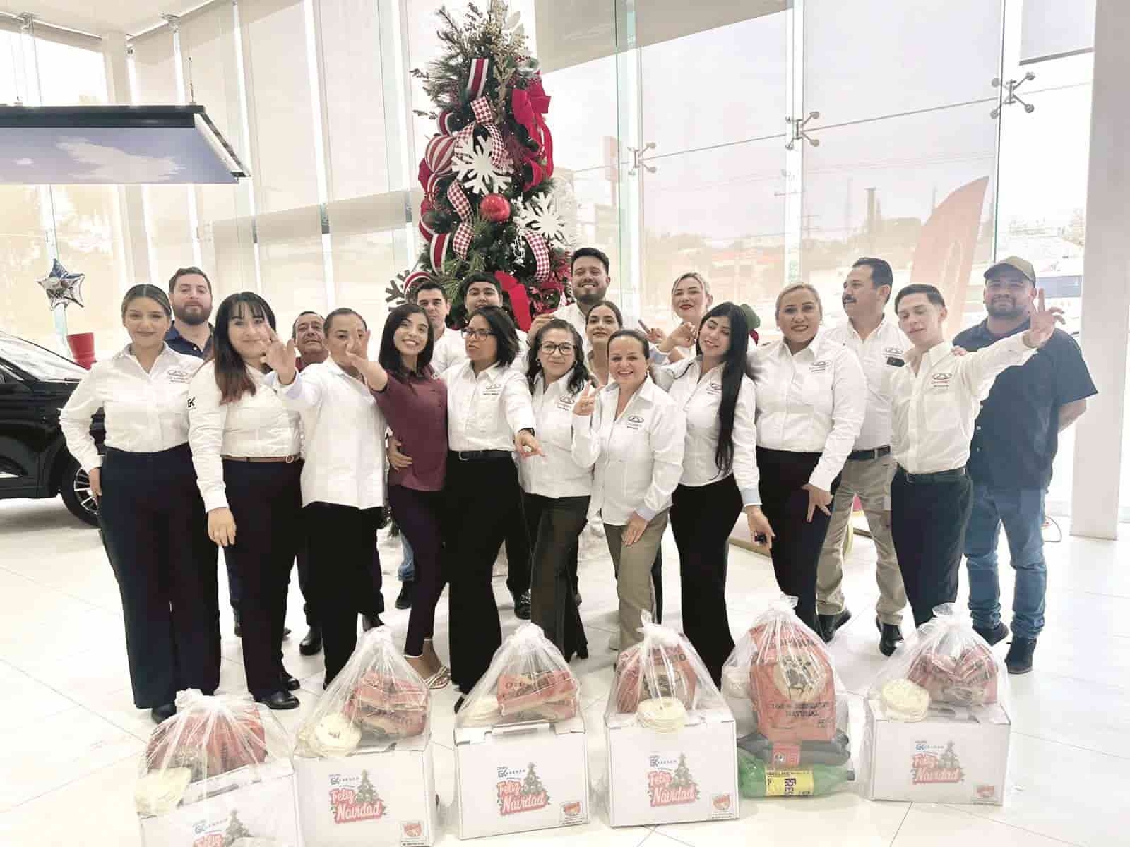 Reciben canastas navideñas trabajadores de Grupo GARKAM