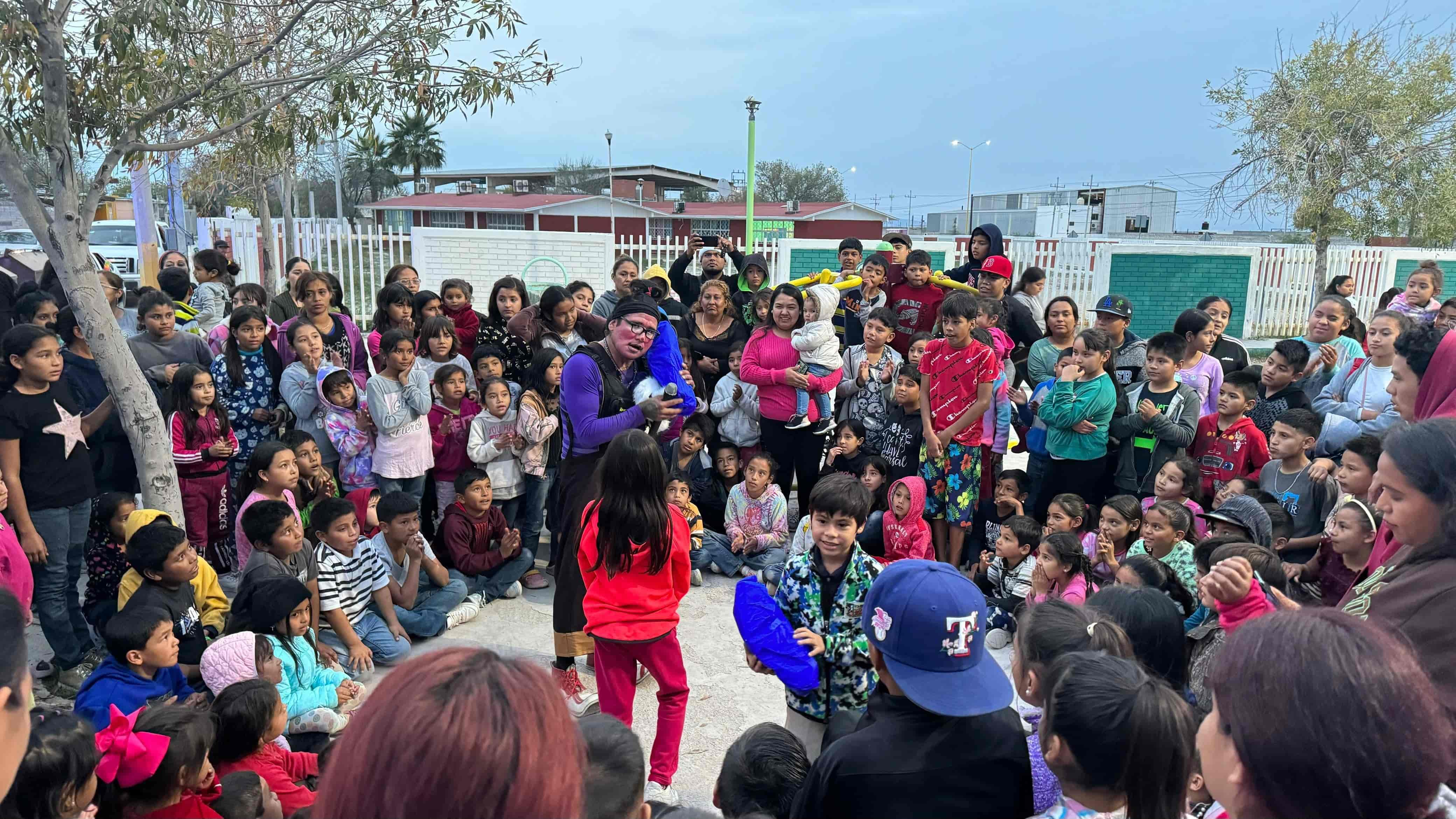 Siguen posadas para niños en Frontera