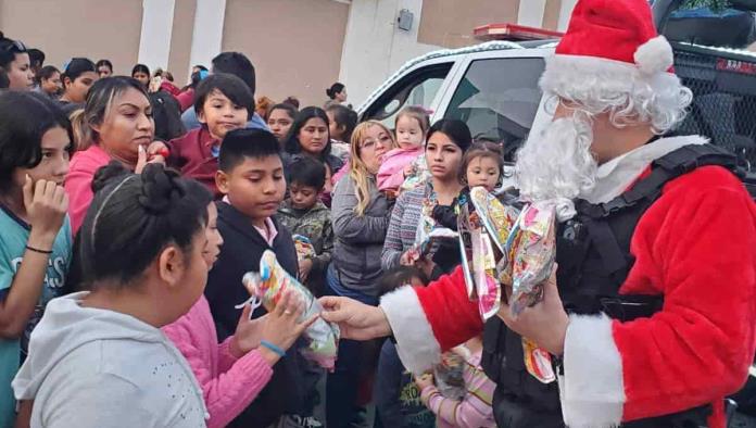 ¡Posada! Policía Civil regala sorpresa a los niños de Altos de Santa Teresa