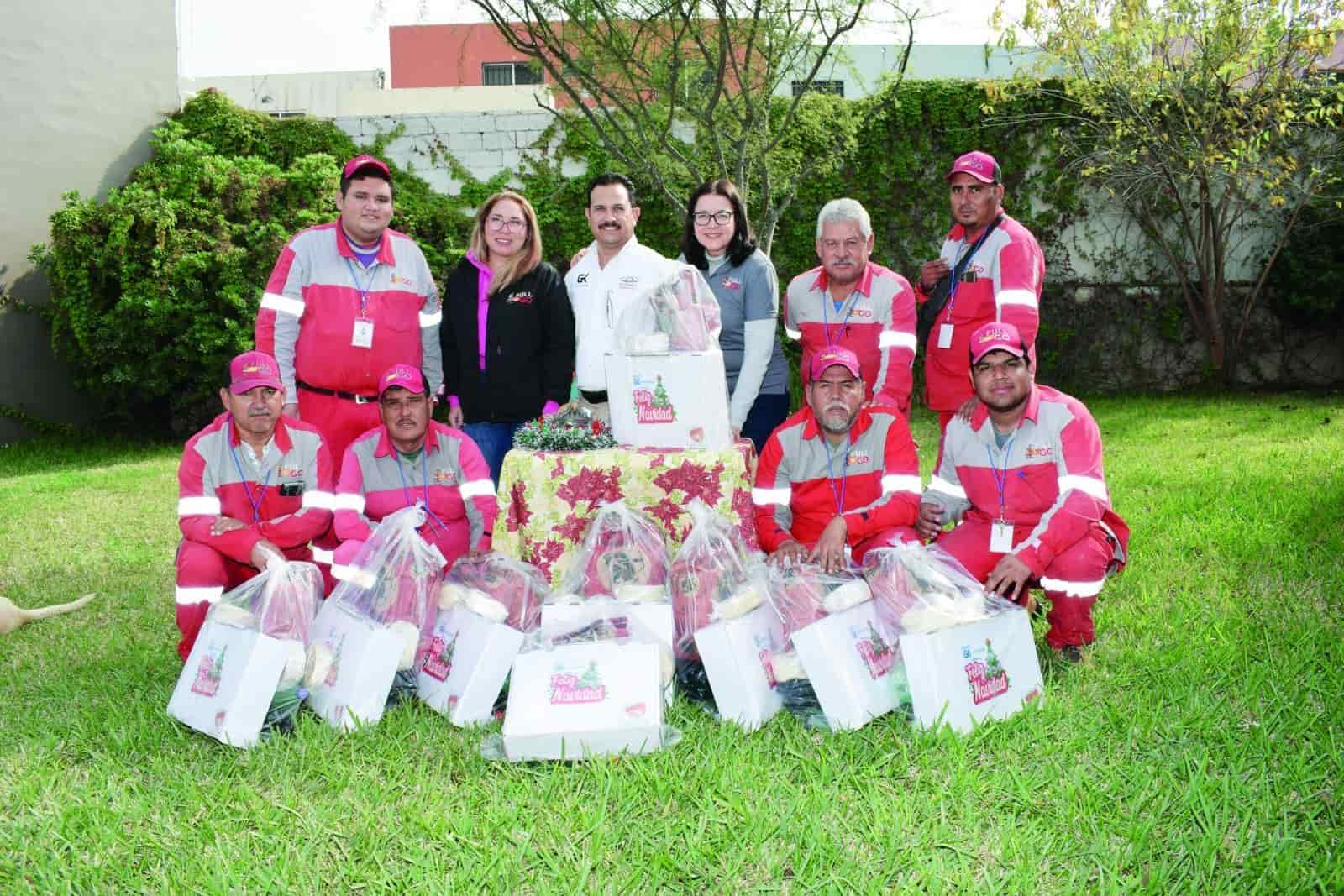 Reciben canastas navideñas trabajadores de Grupo GARKAM