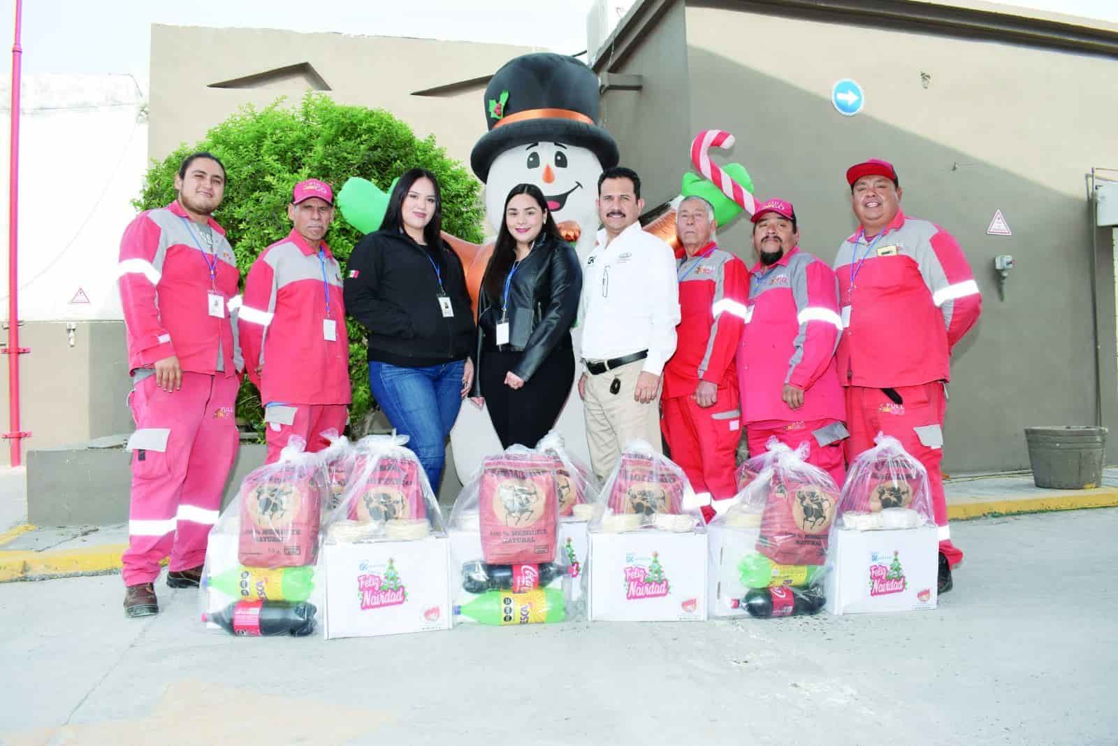 Reciben canastas navideñas trabajadores de Grupo GARKAM