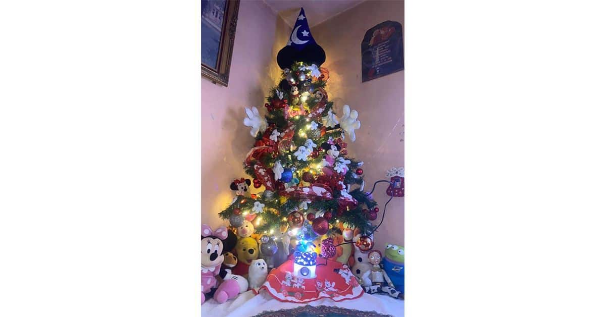 Lo recomendable en estas fechas navideñas es un pino artificial y resistente al fuego.
