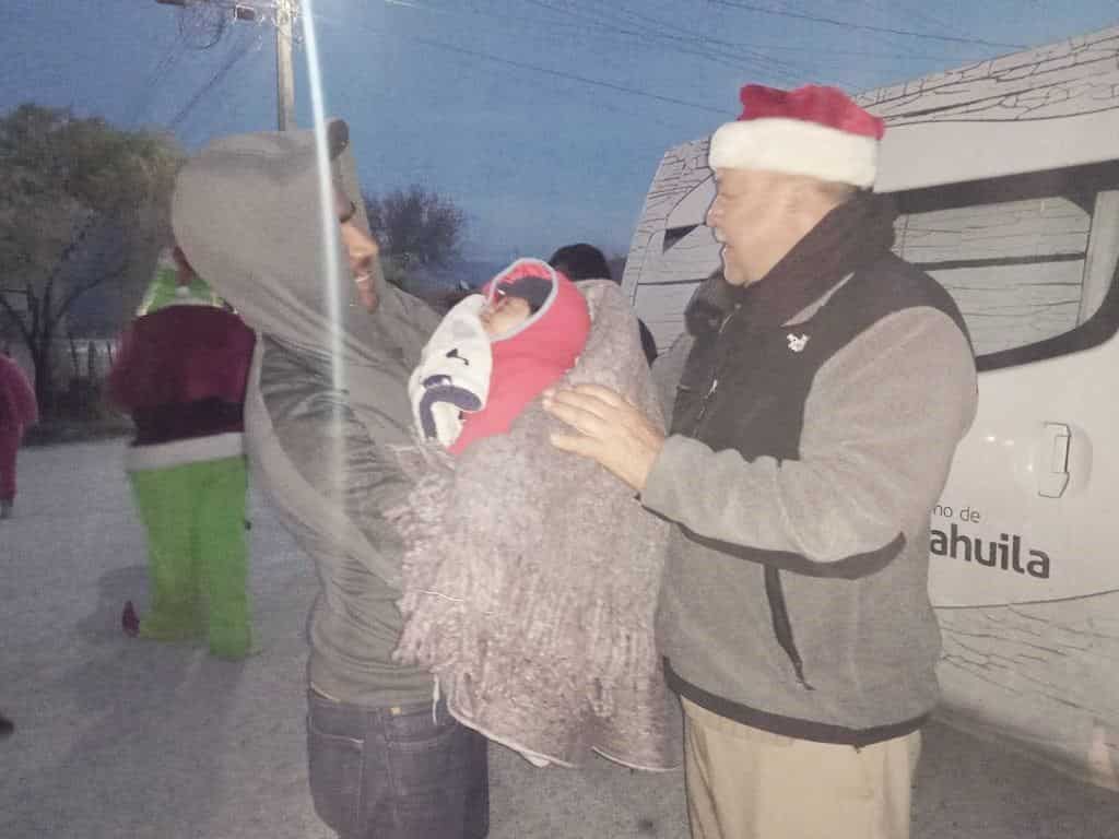 Celebran navidad en colonias de Castaños