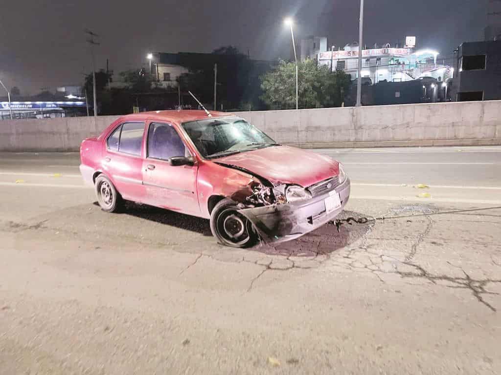 Le pega a un fusión destroza un costado