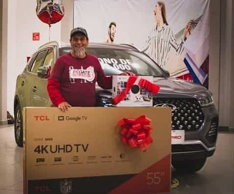 DURÓ 9 HORAS PEGADO a la camioneta para GANAR una TV y un Xbox