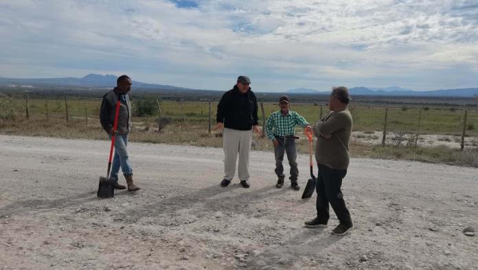 Repararán camino a Ejido Palo Blanco