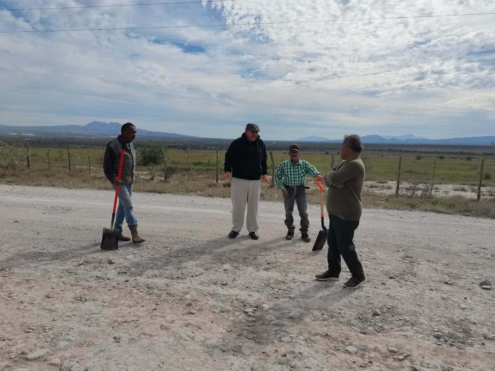 Repararán camino a Ejido Palo Blanco