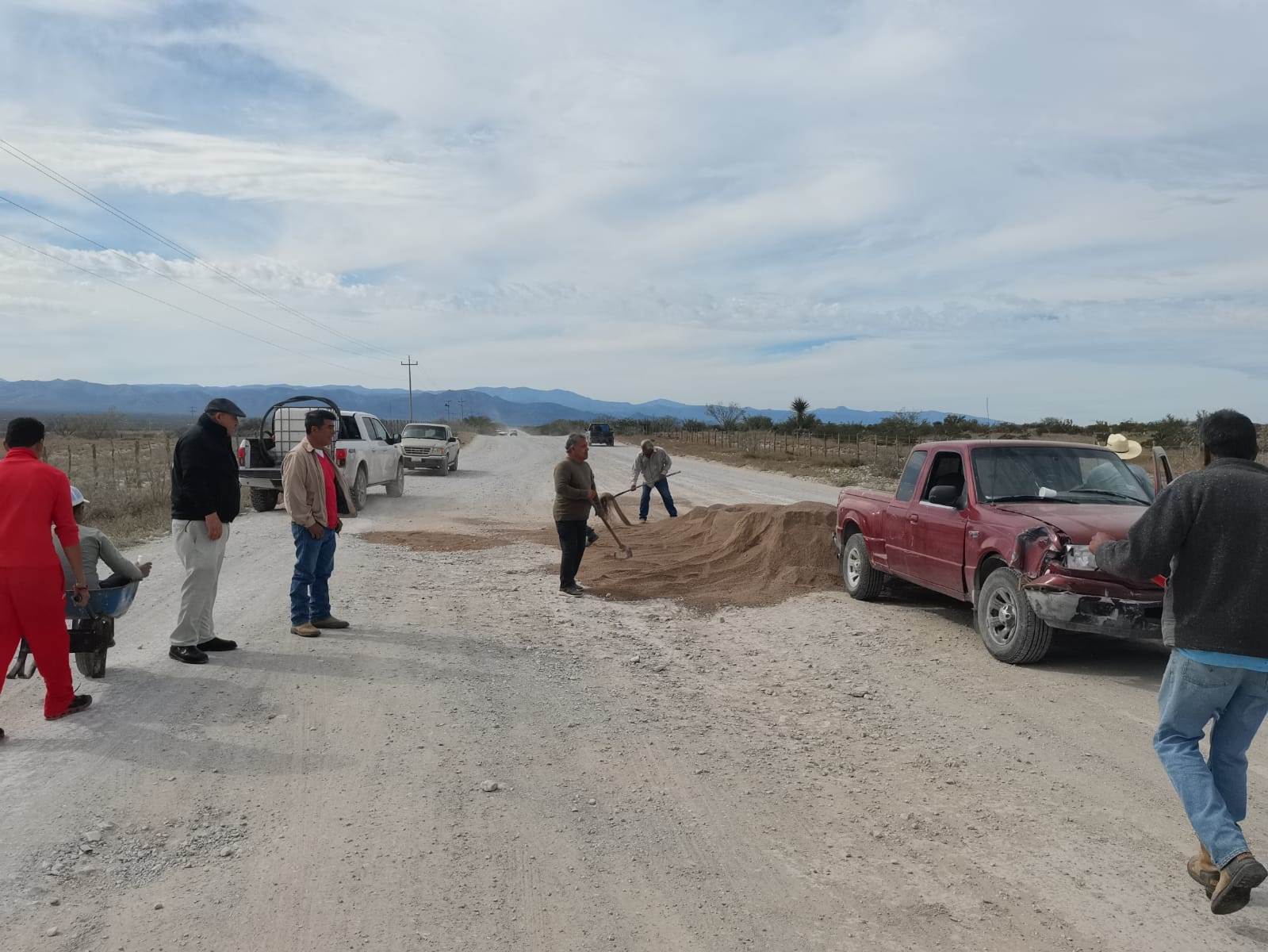 Repararán camino a Ejido Palo Blanco