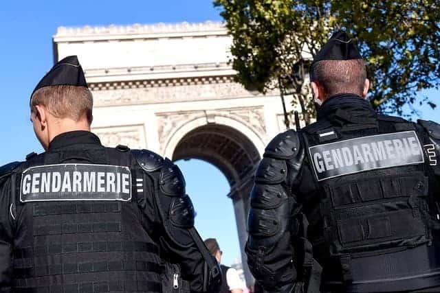 Policía francesa detiene a sujeto acusado de asesinar a sus hijos y esposa en Navidad