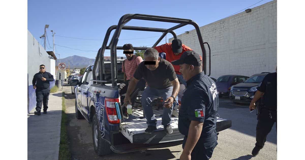 Detienen en operativo a lavacoches patitos