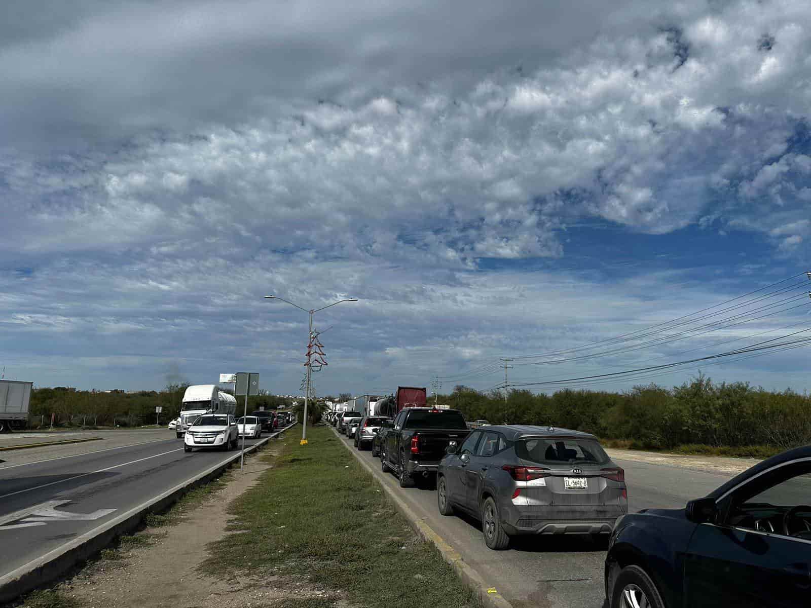 Hombre FALLECE DE UN INFARTO esperando en la fila del PUENTE INTERNACIONAL