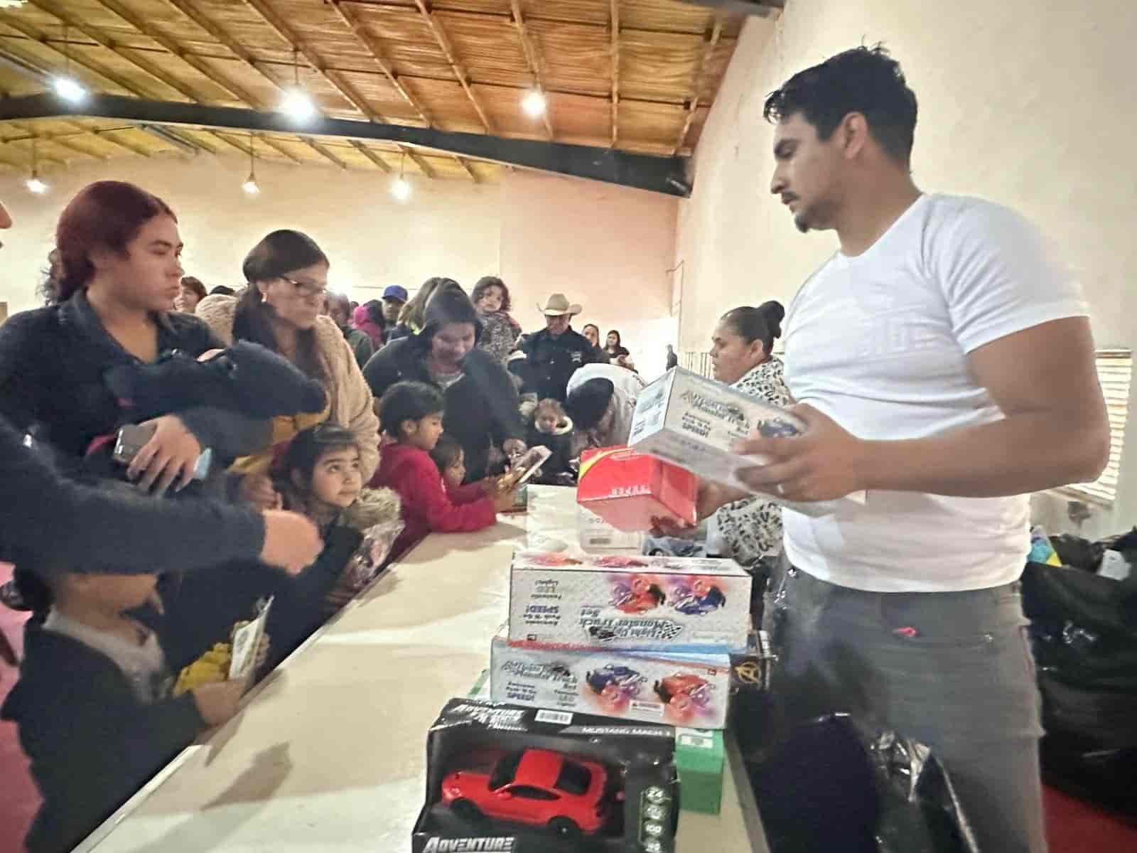 ¡Festejan a niños de Allende!