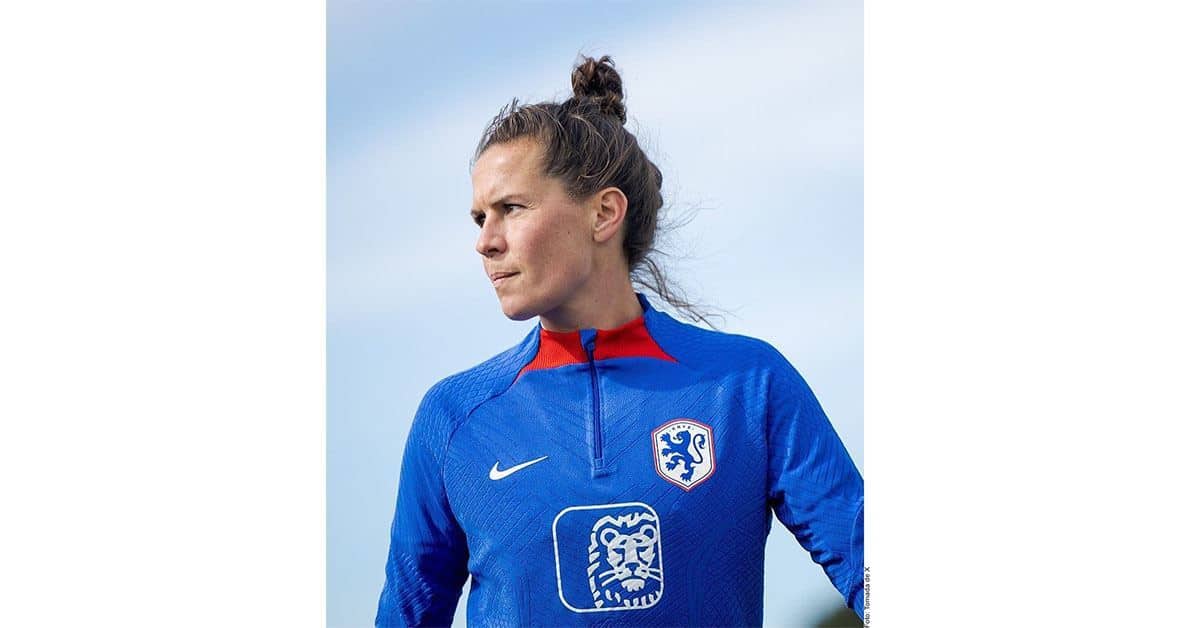 Rayadas estaría cerca de cerrar el fichaje de la zaguera Merel Van Dongen (foto), quien ocuparía la plaza que dejará Chinwendú Ihezuo.