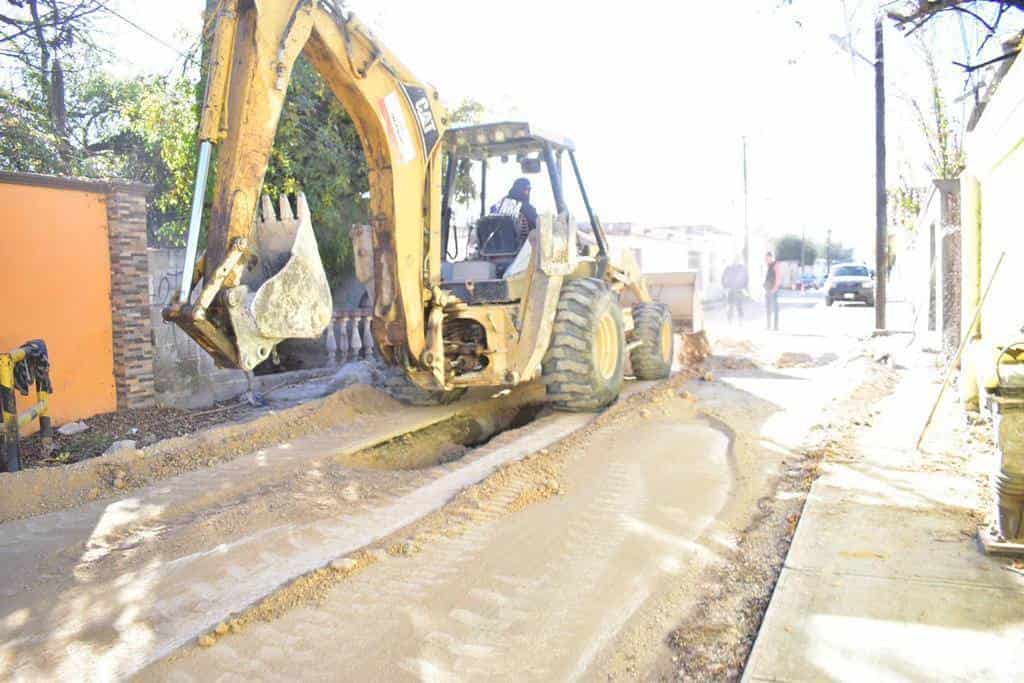 Soluciona Hugo drenaje  sanitario en Zona Centro