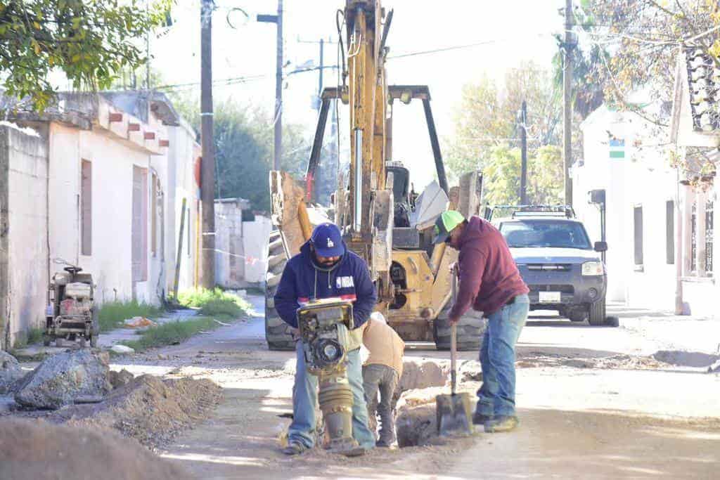 Soluciona Hugo drenaje  sanitario en Zona Centro