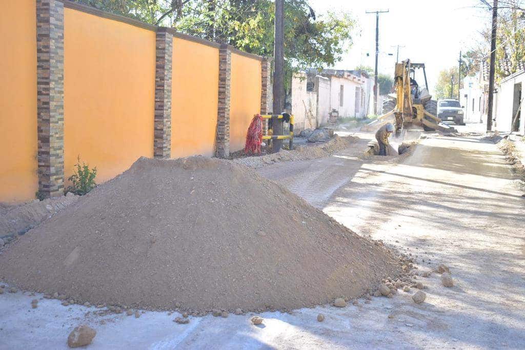 Soluciona Hugo drenaje  sanitario en Zona Centro