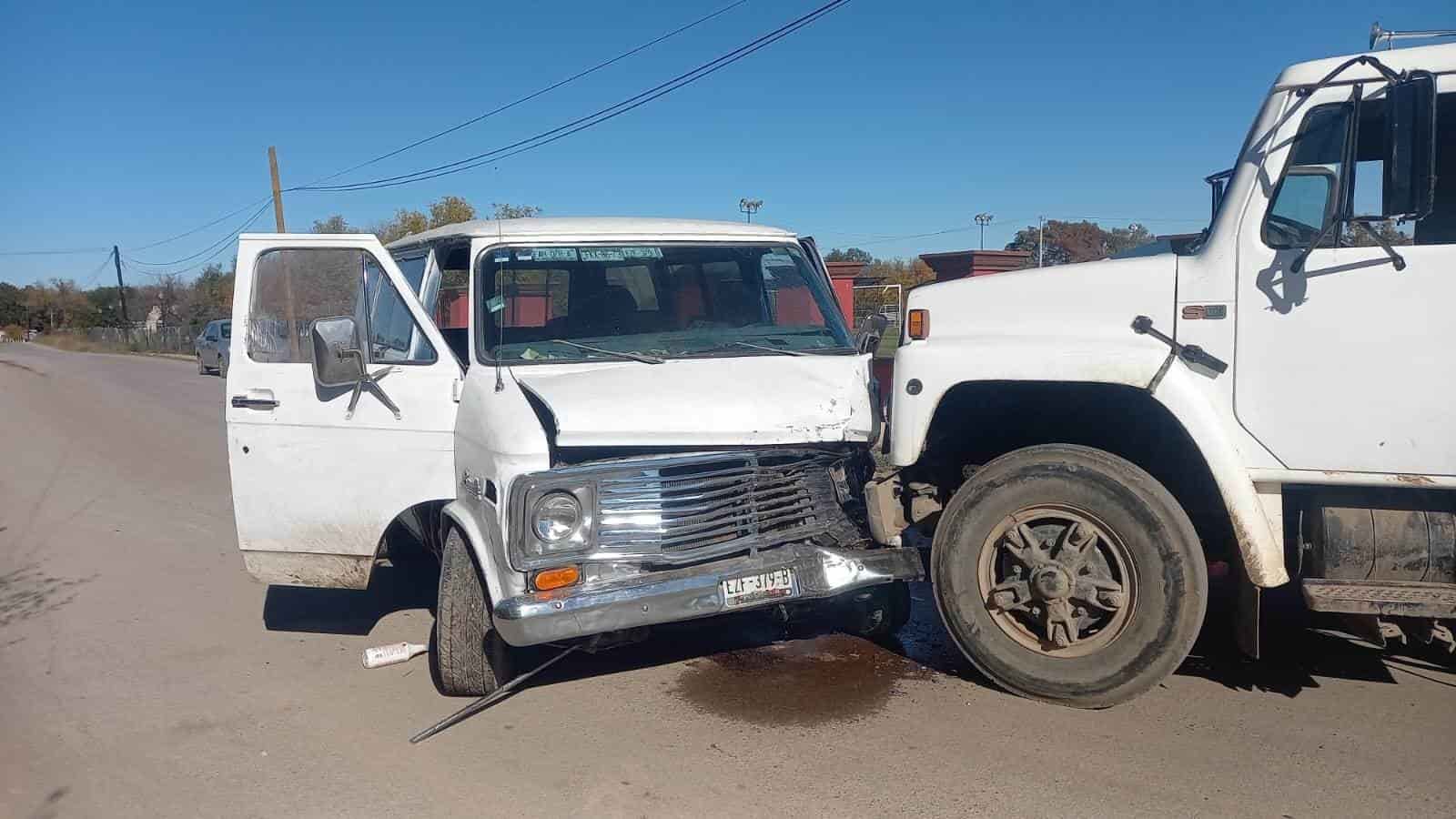El accidente fue frontal, no resultando personas heridas.