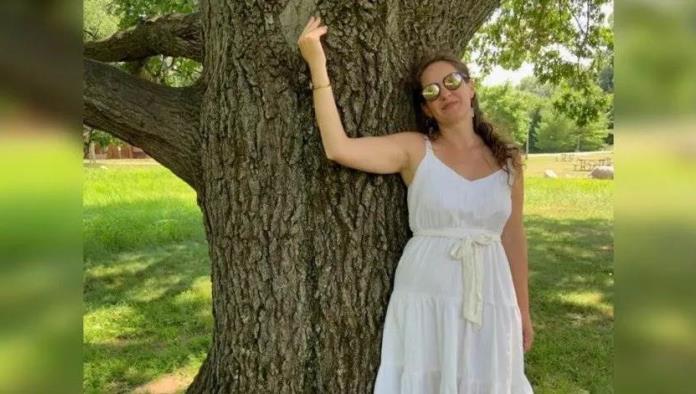 Mujer habla de su romance erótico con un árbol gigante: Estoy perdidamente enamorada
