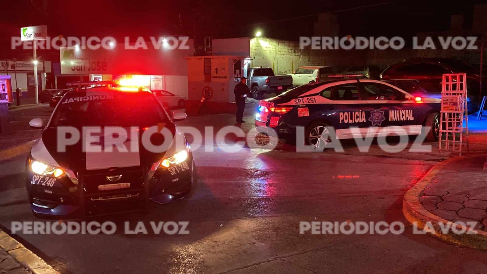 La Policía agilizó la llegada de la recién nacida al hospital. Por fortuna, fue reanimada por el personal médico.