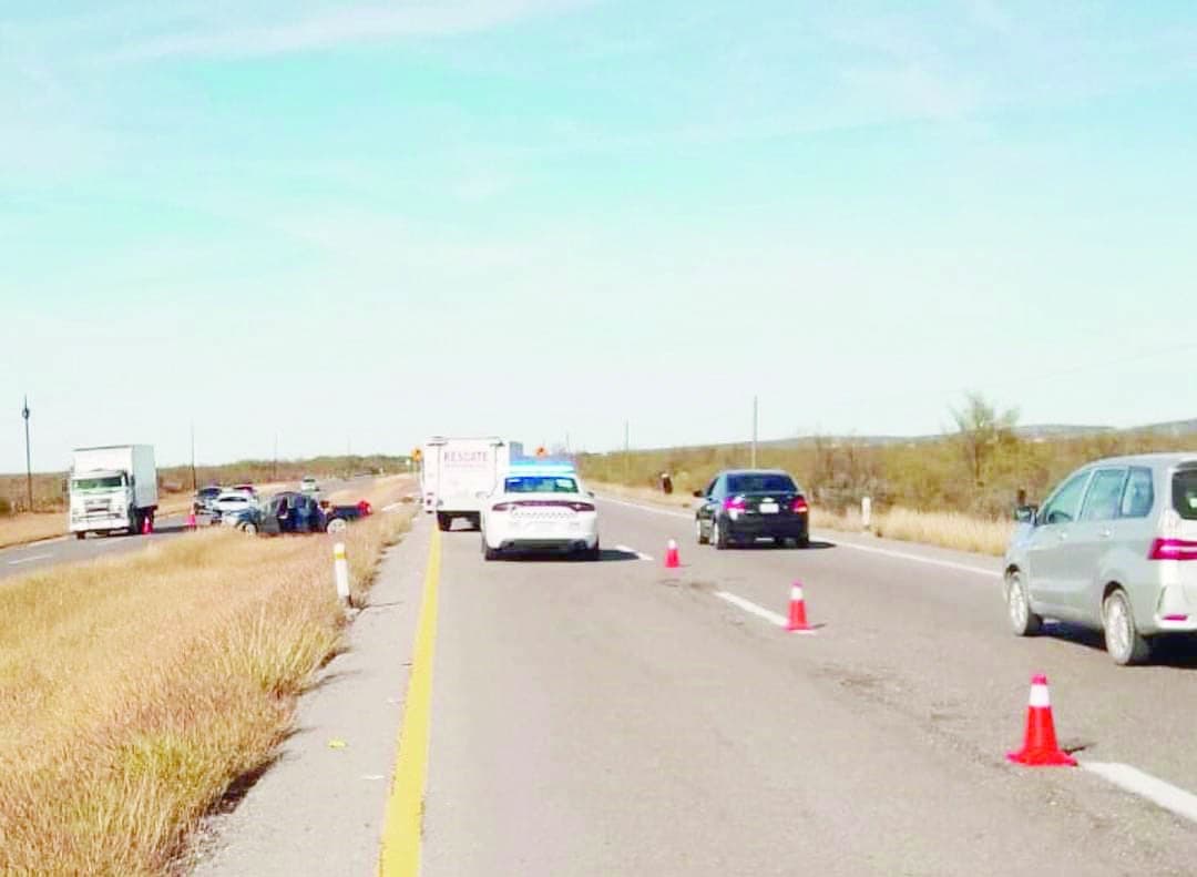 Vuelcan texanos; hay 3 lesionados