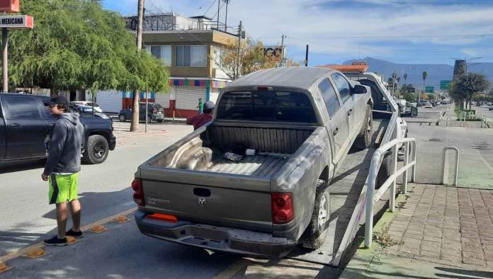 Se le descompone troca y queda varado en el Madero