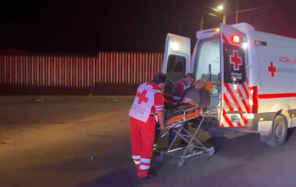 Acaba en el suelo al derrapar en moto