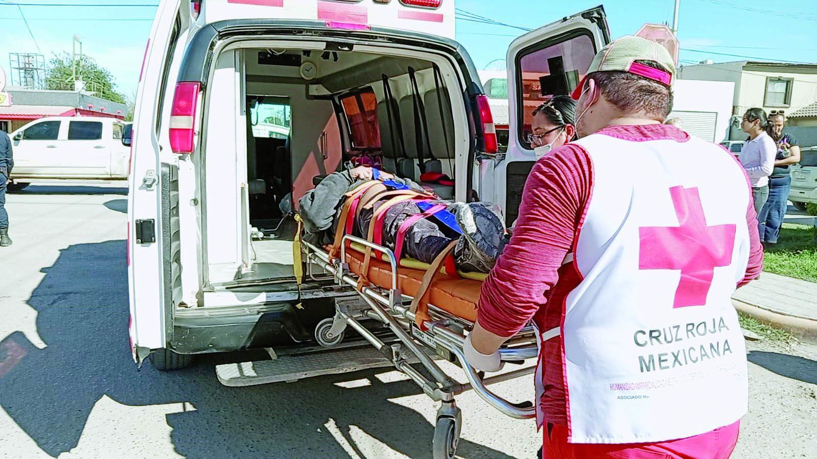 Embiste mujer a motociclista