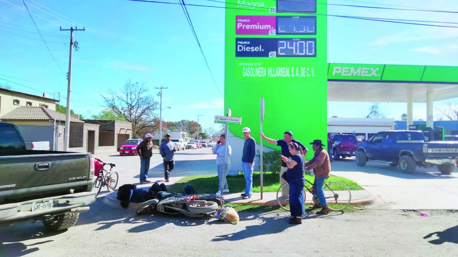 Embiste mujer a motociclista